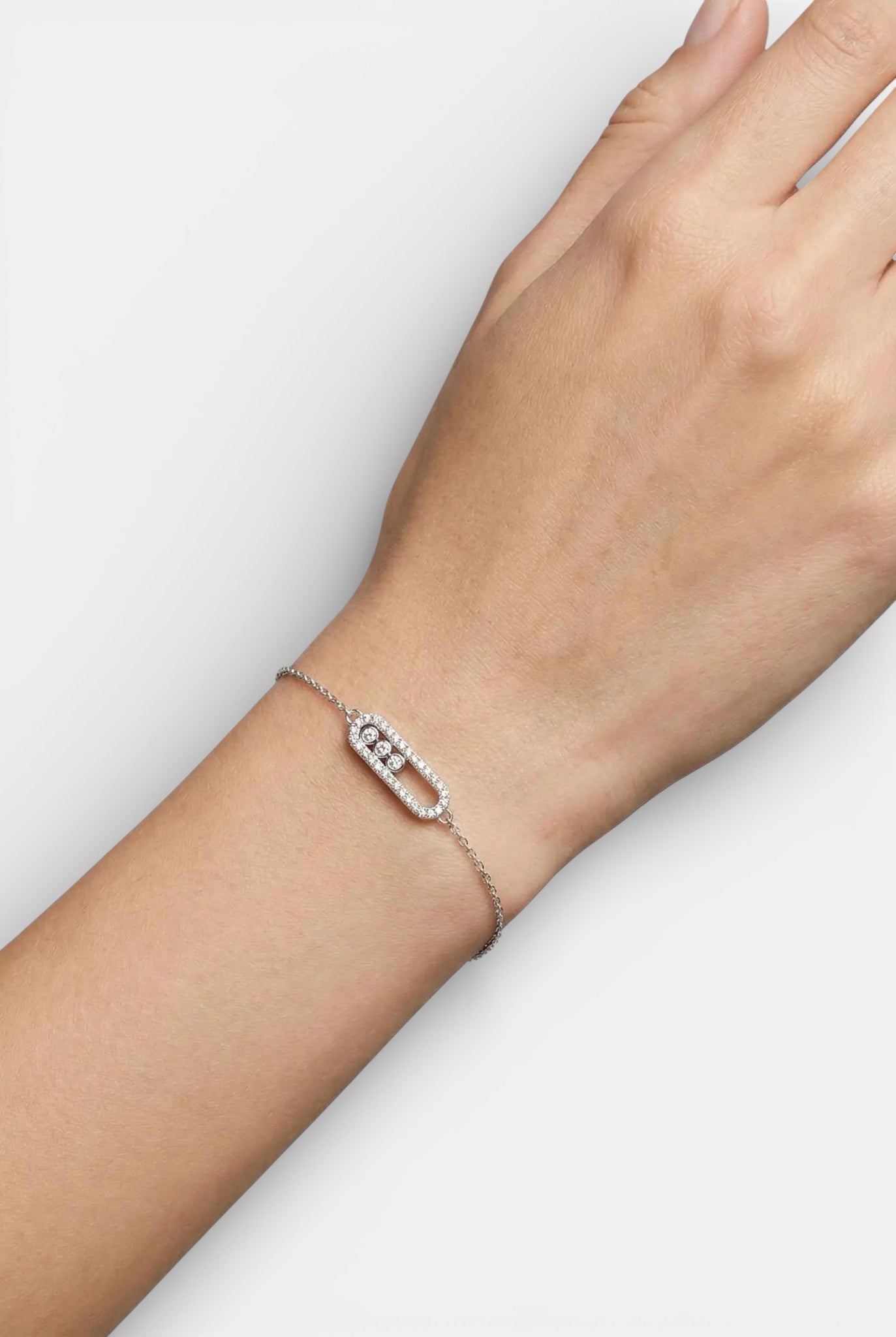 Сребърна гривна – Изискан контур