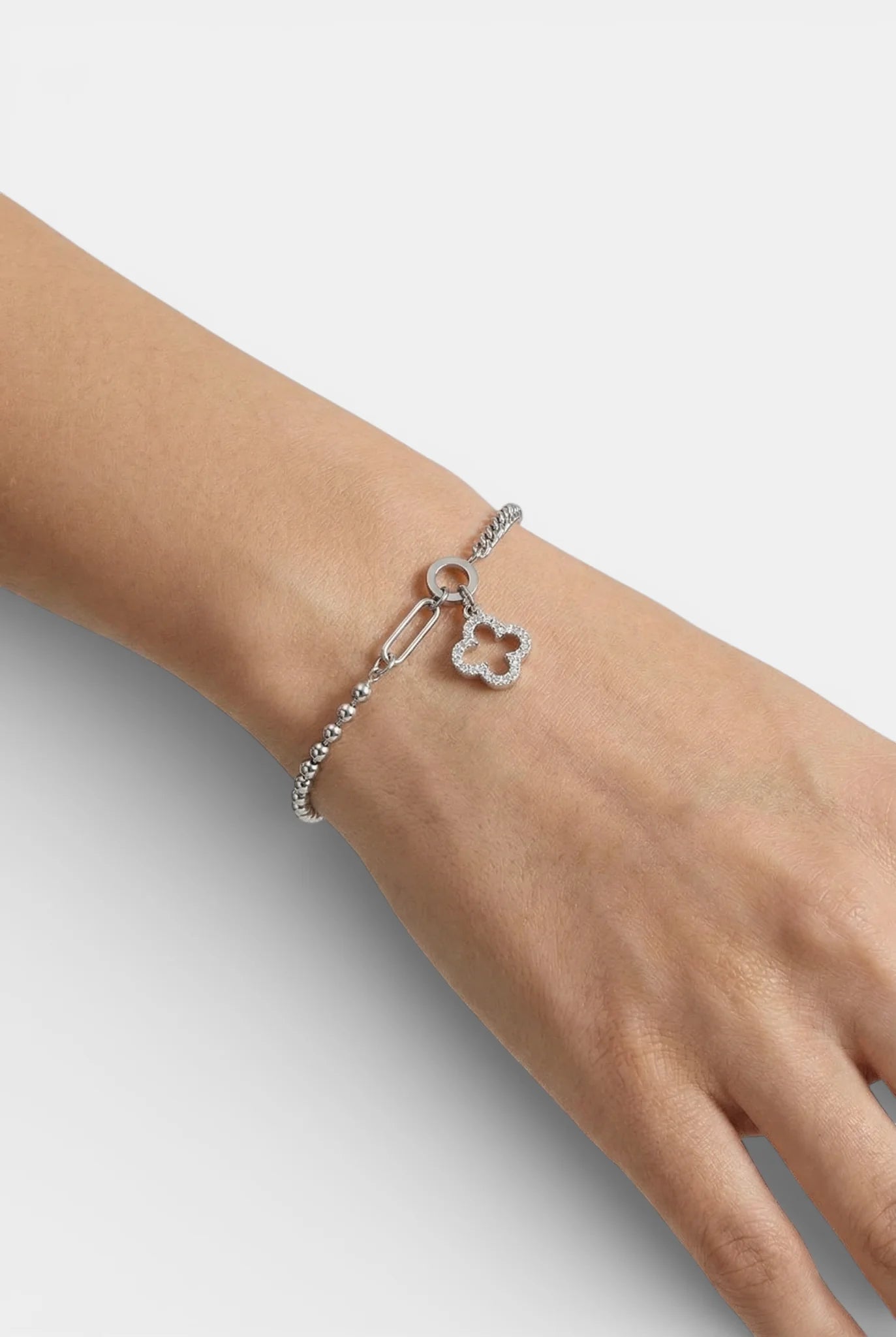 Сребърна гривна – Символ на късмета