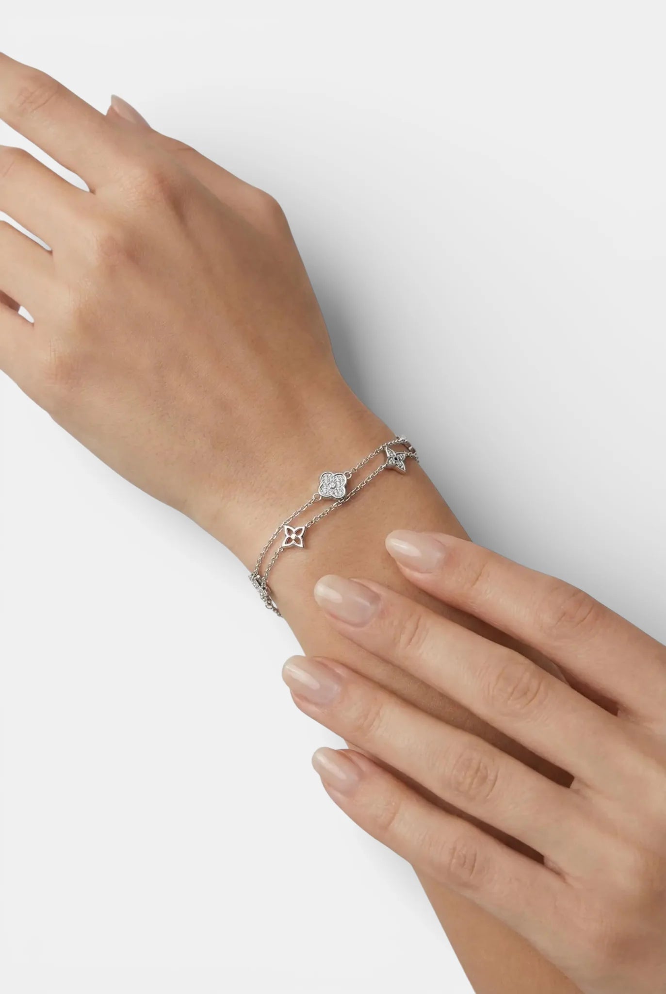 Сребърна гривна – Луксозен чар