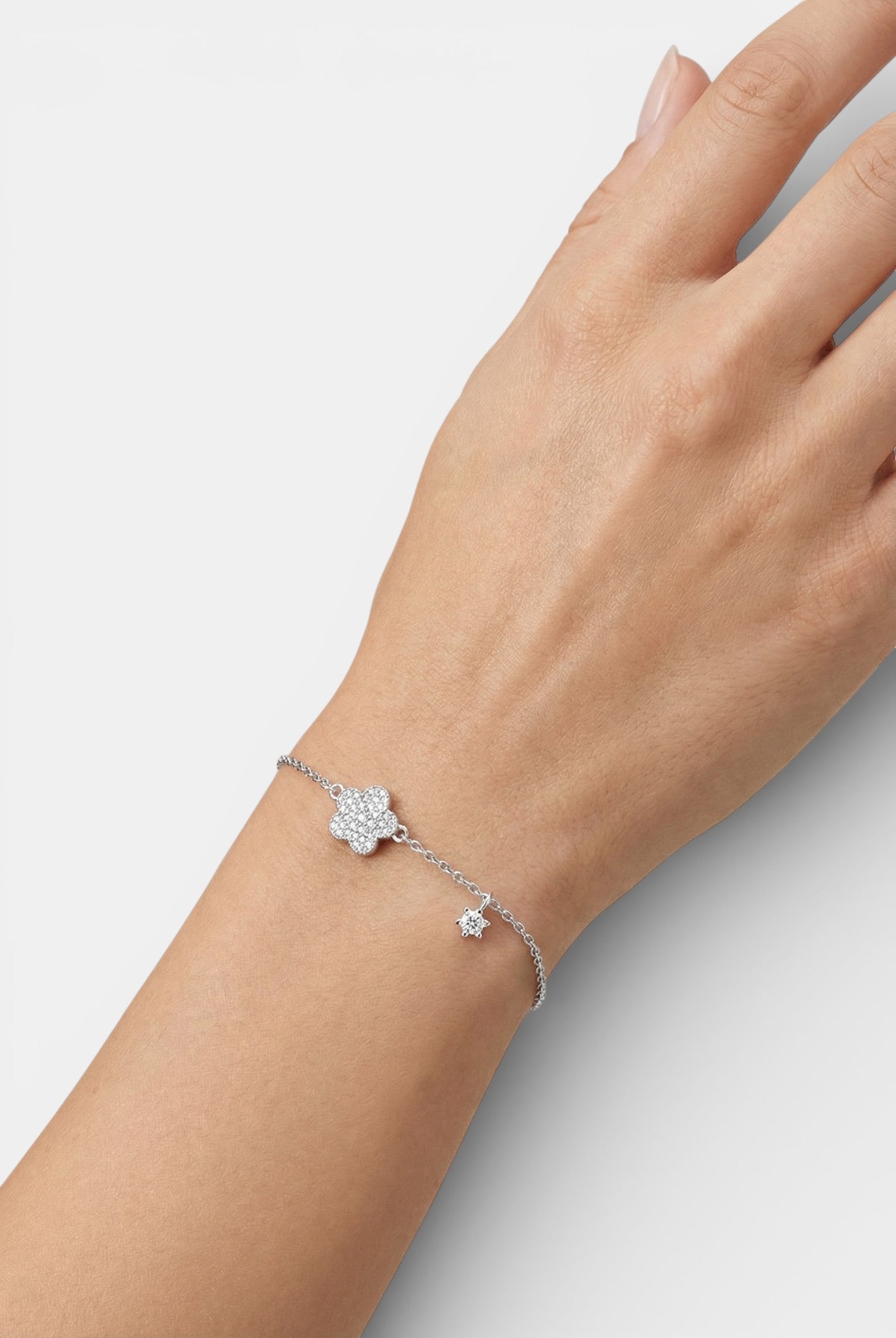 Сребърна гривна - Нежен чар