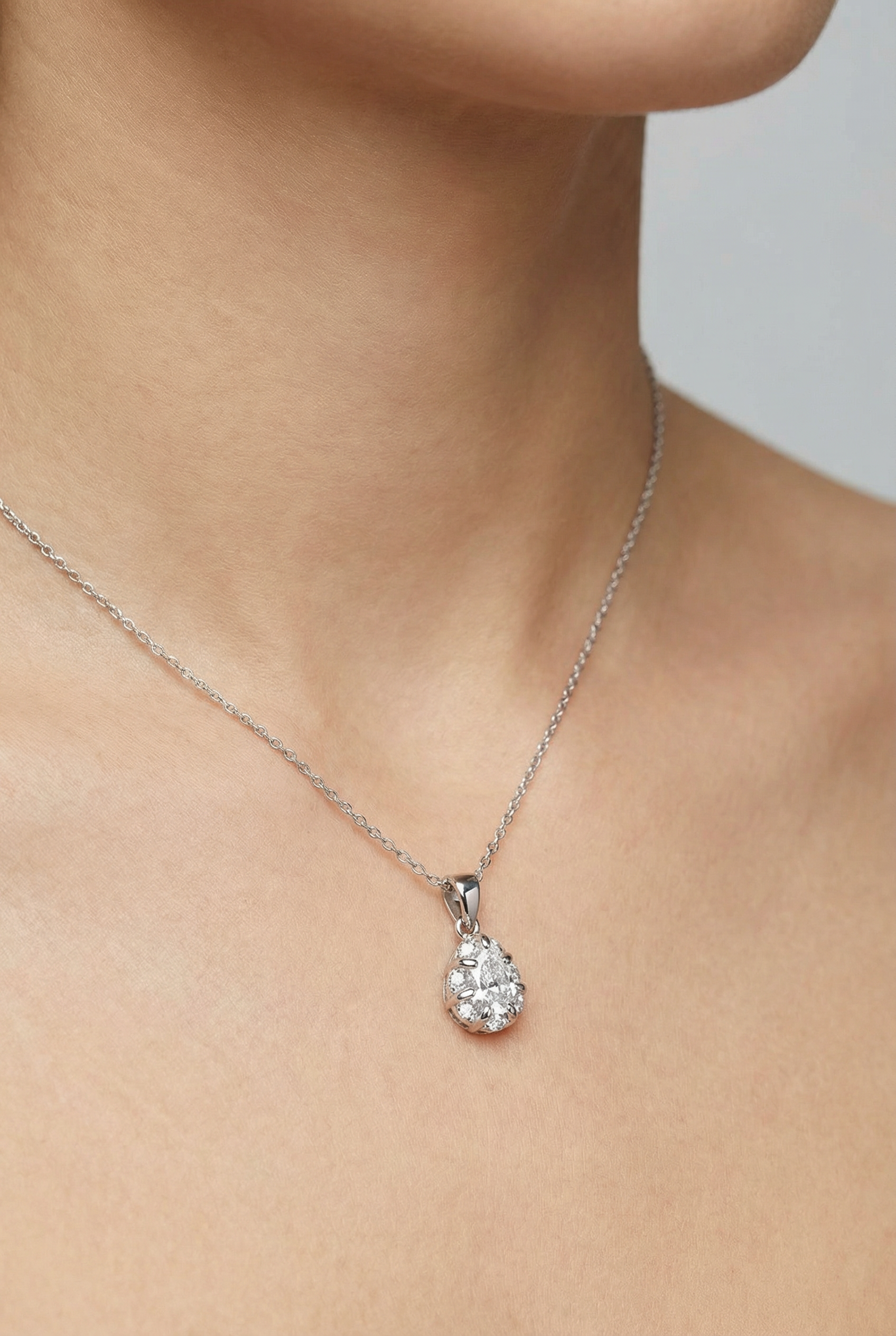 Сребърно колие - Нежна Капка