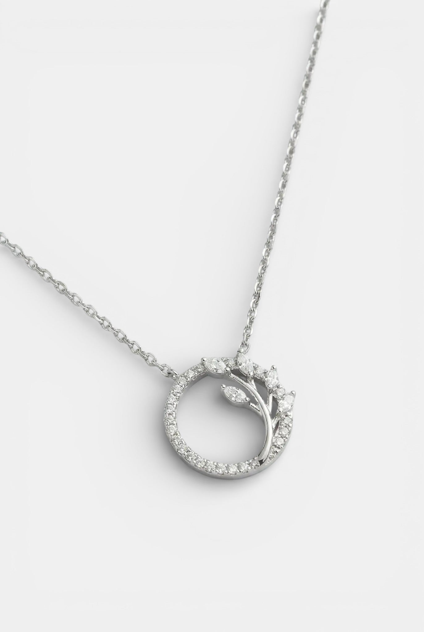 Сребърно колие - Нежна клонка