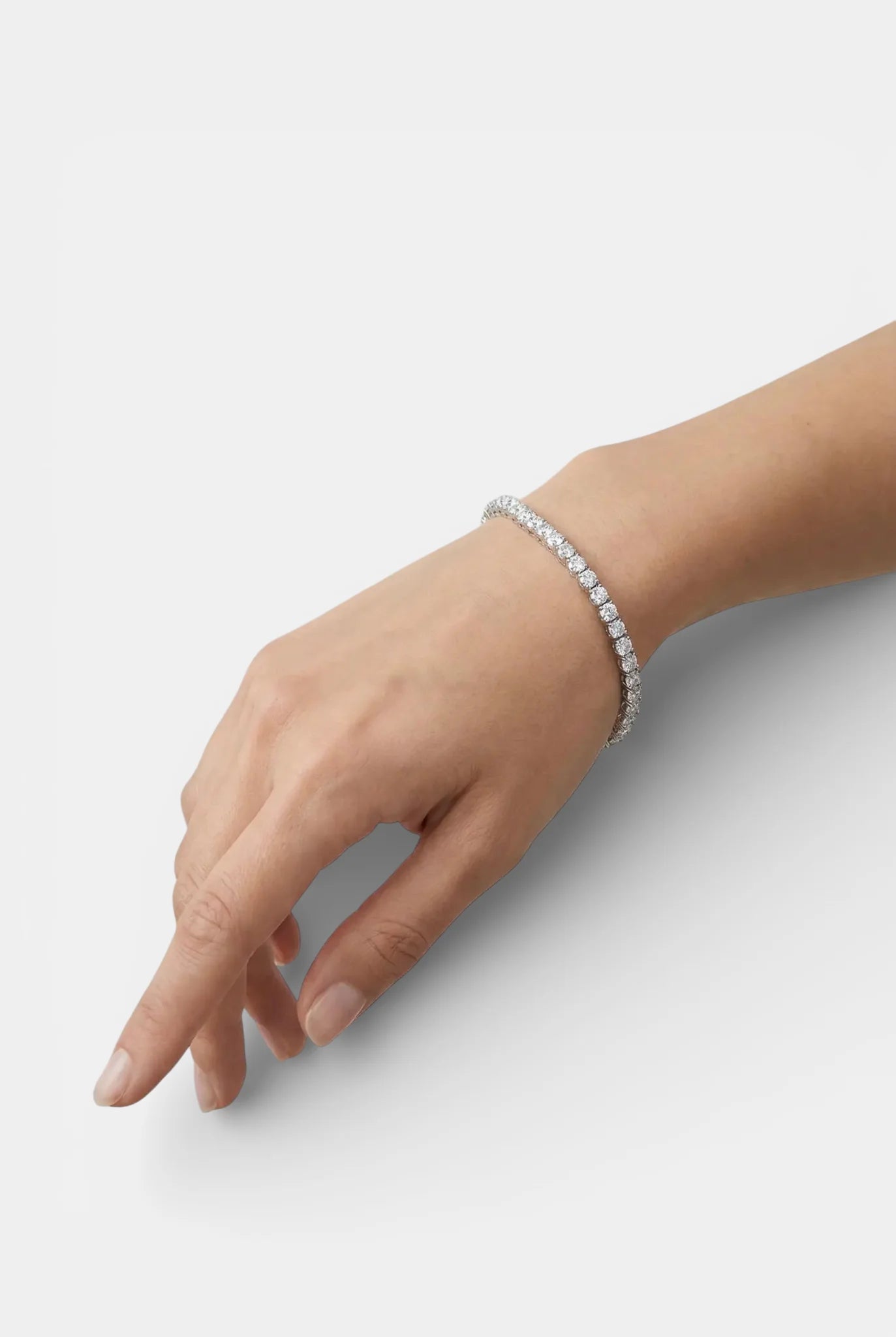 Сребърна гривна - Класическа елегантност