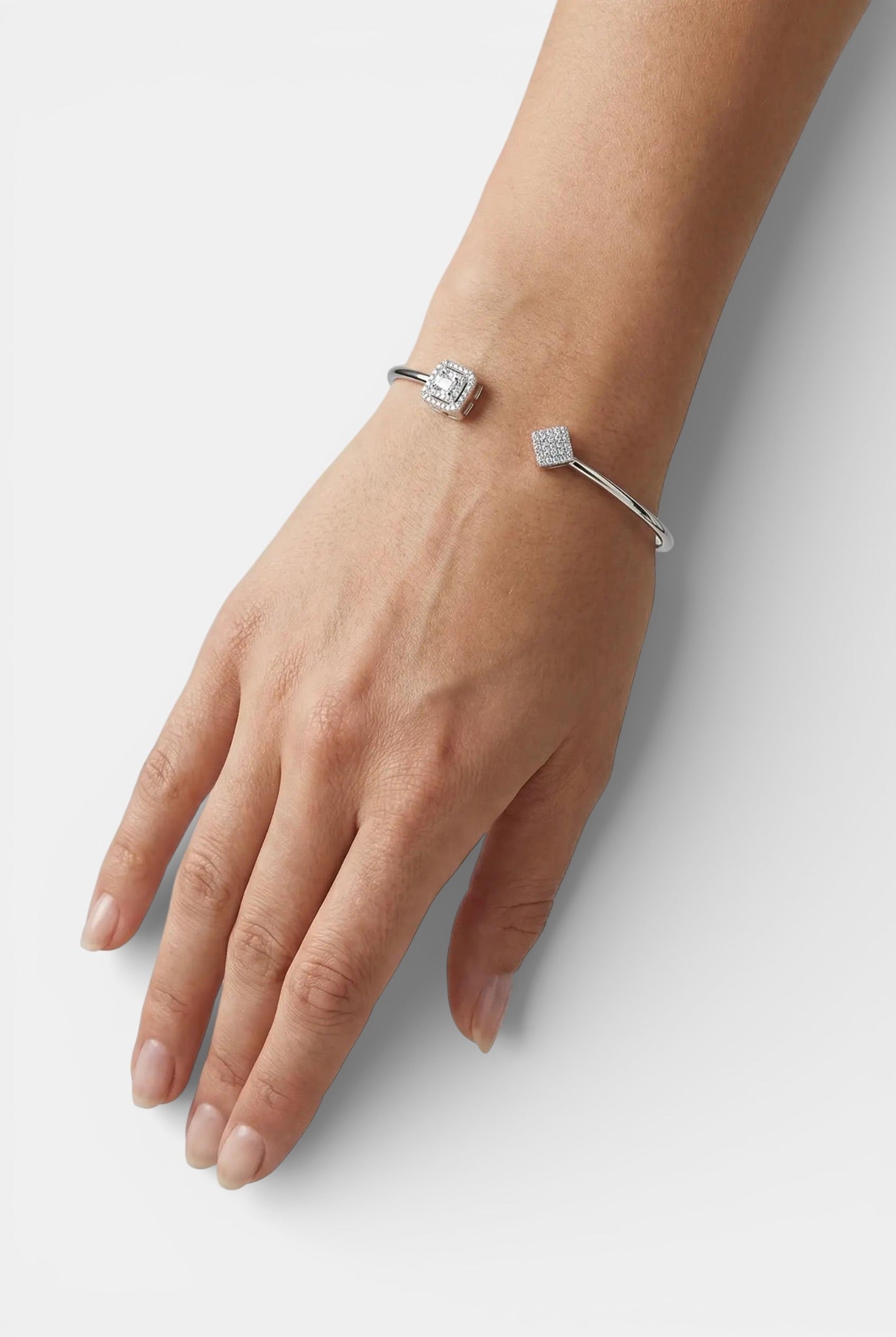 Сребърна гривна - Модерен контраст