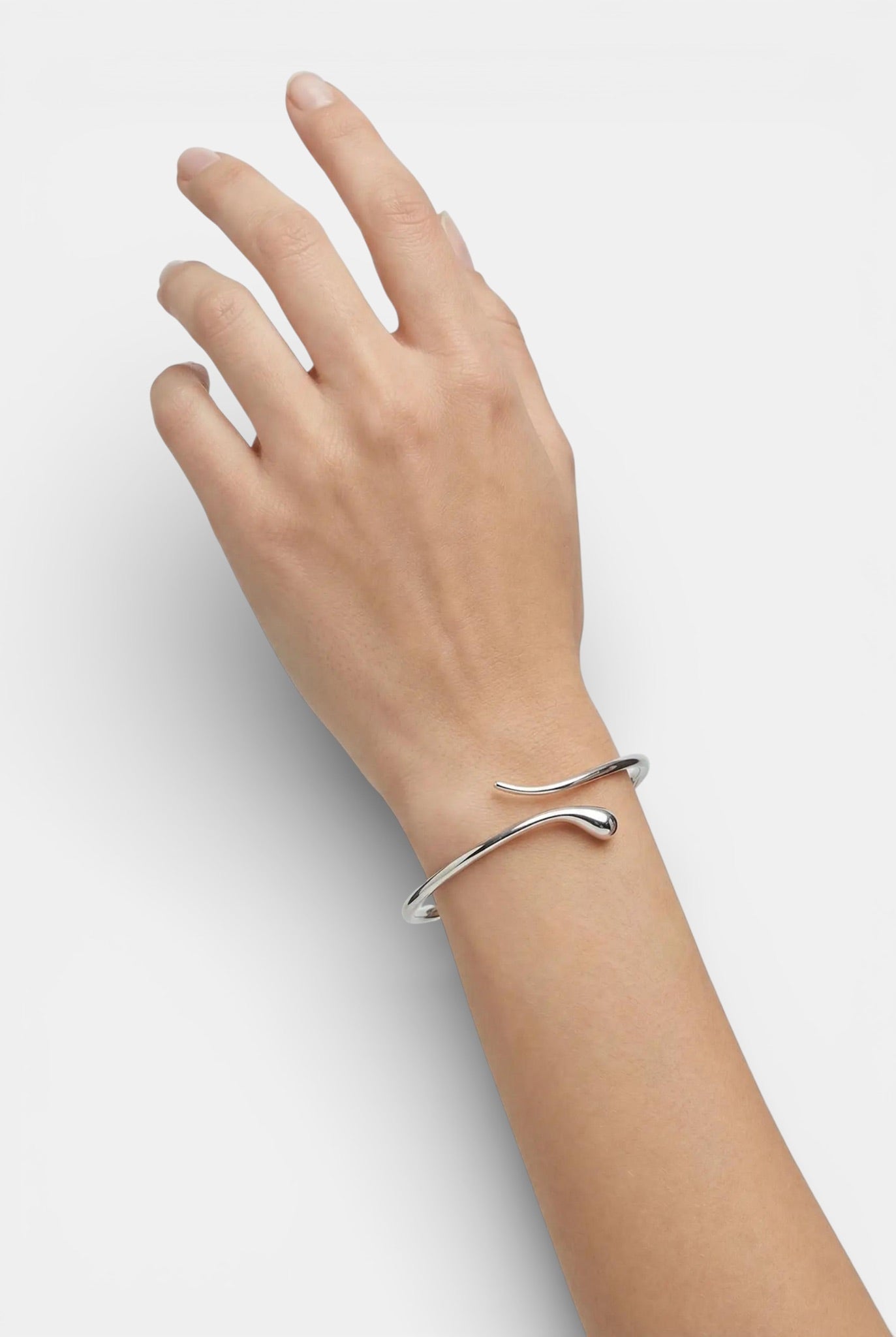 Сребърна гривна - Елегантна линия